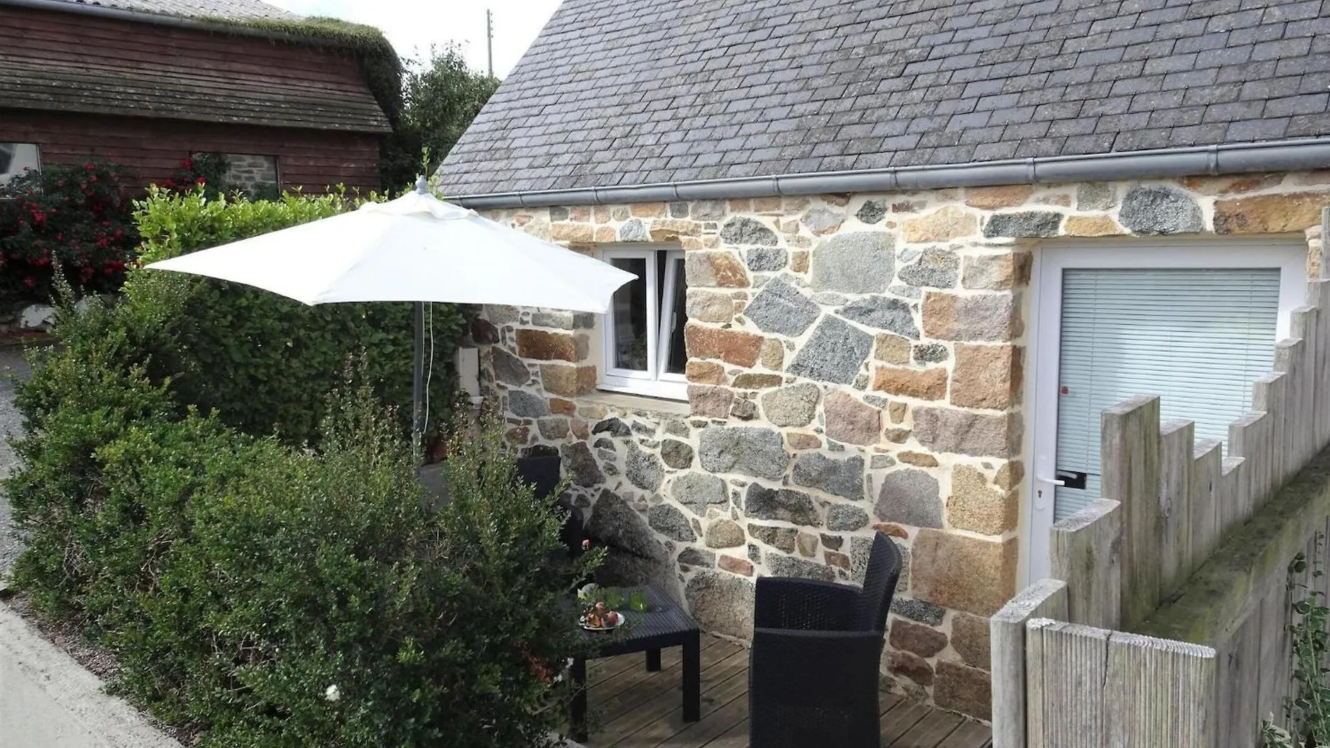 Natural Stone Cottage With Garden And Sea View Плугану